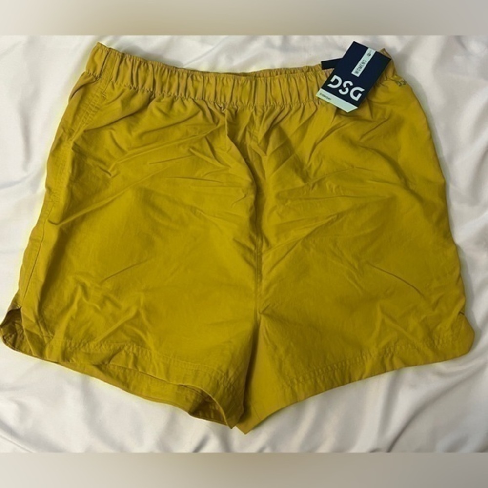 NWT Women’s DSG High Rise Woven Short Size Medium